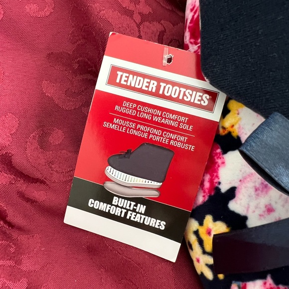 TENDER TOOTSIES deep cushion comfort rugged sole size 5/6 NWT - Picture 2 of 4